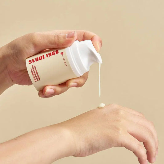 Texture of Seoul 1988 Retinal Liposome Cream showing smooth yellowish cream.